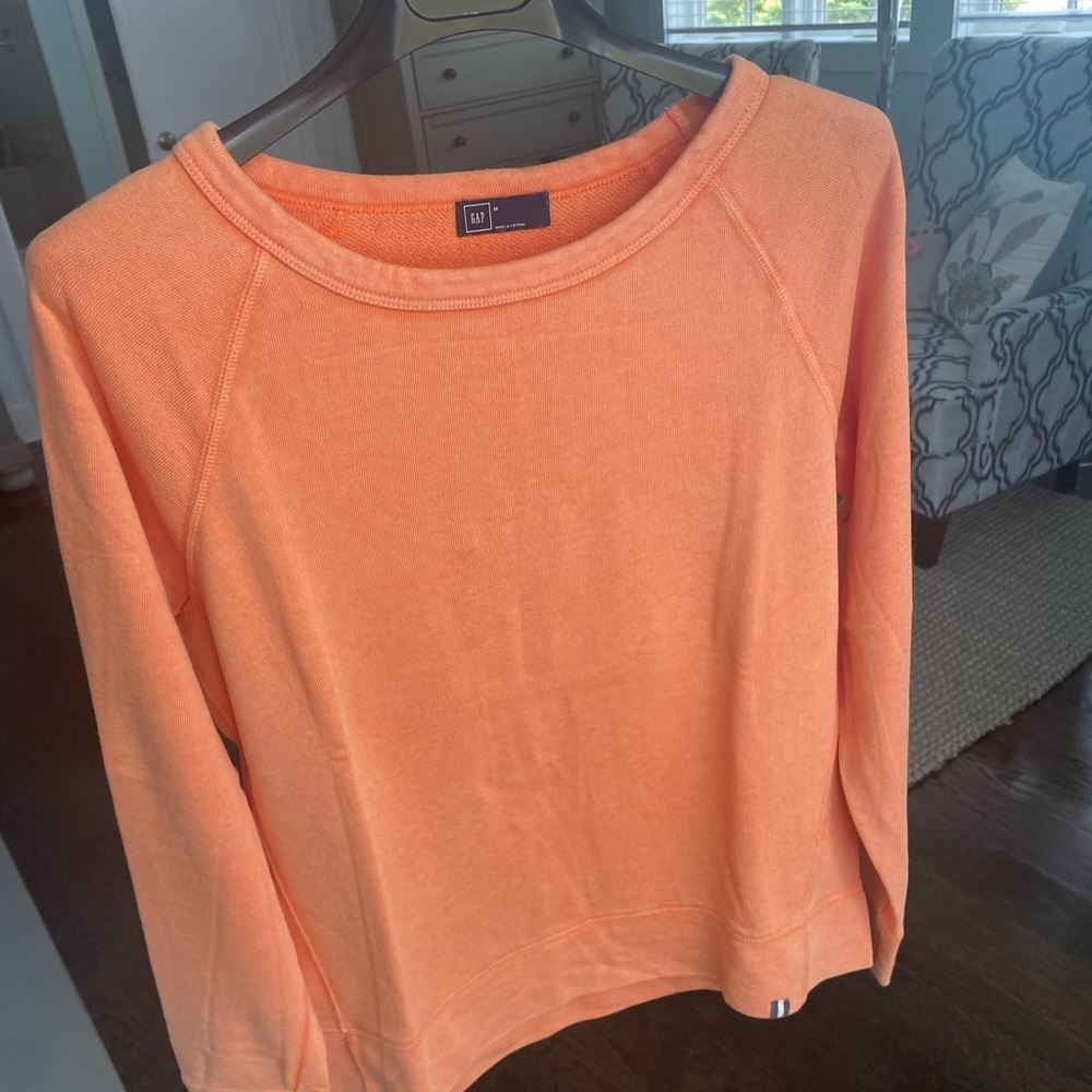 GAP sweatshirt lightweight in pale orange, size M